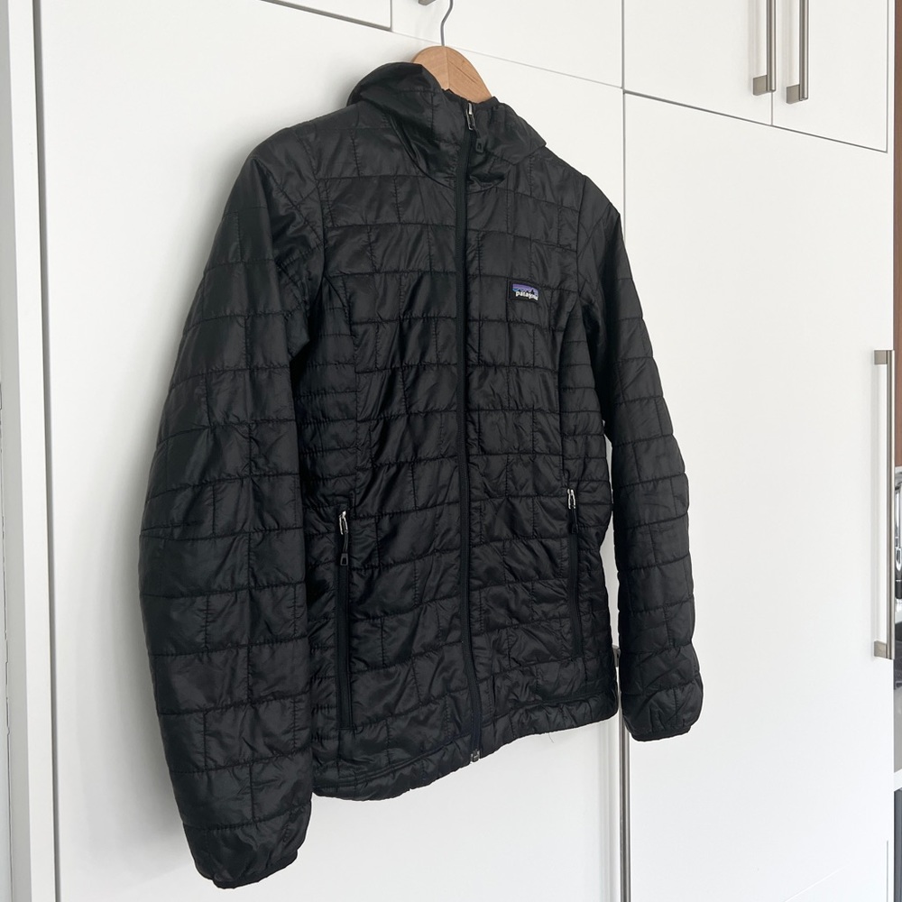 Patagonia Black Nano Puff w/ Hood (XS)